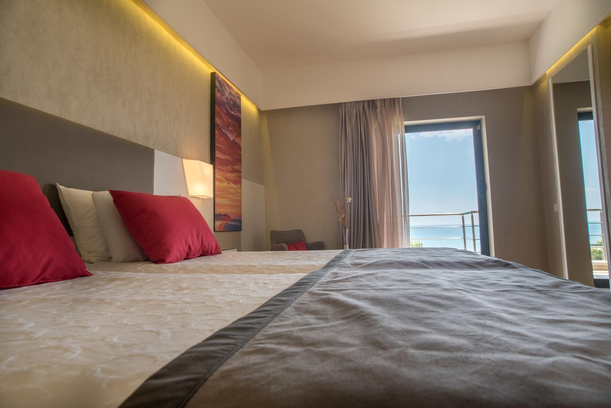 Ramada Plaza By Wyndham Thraki Hotel Alexandroúpolis Ngoại thất bức ảnh A room at the hotel