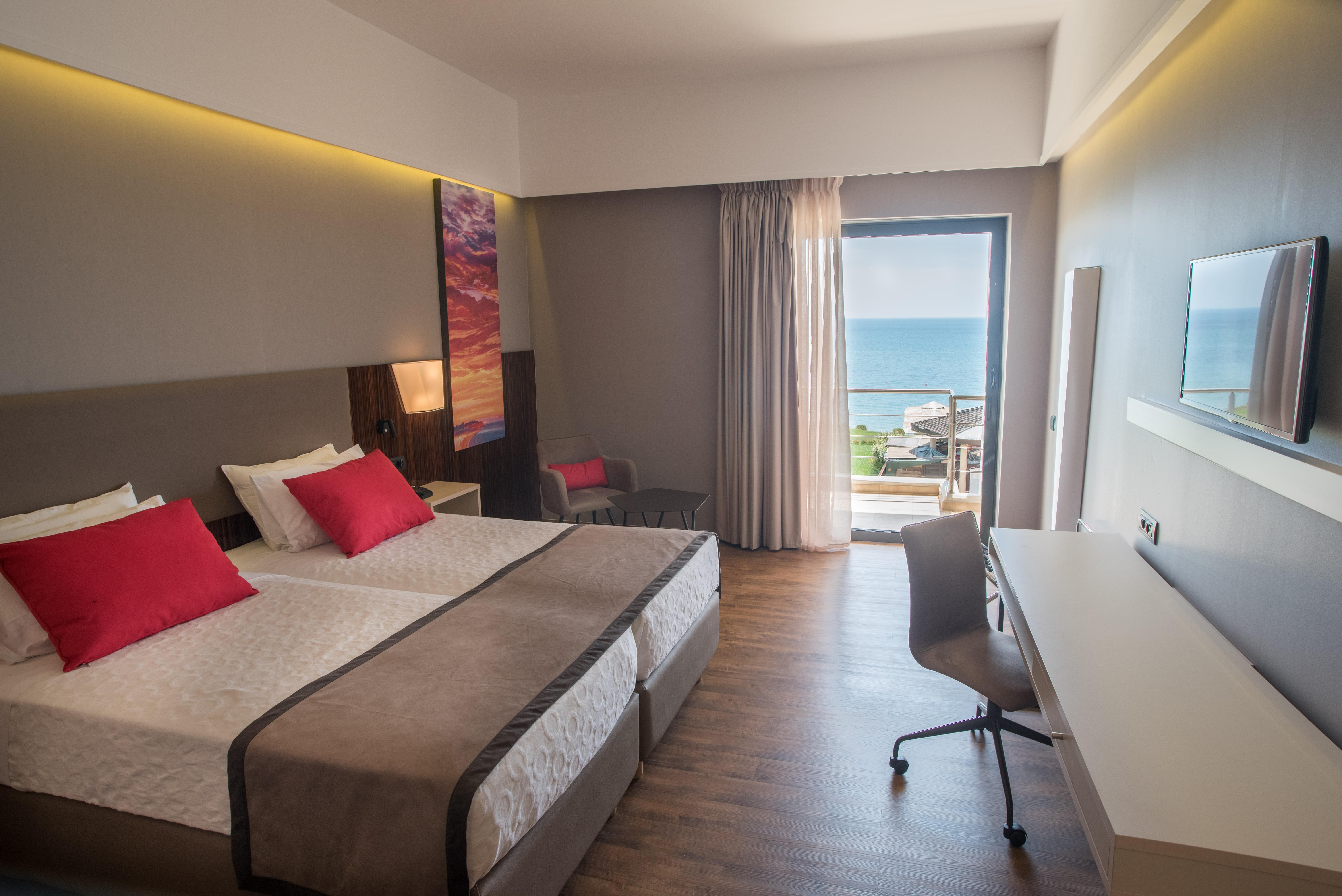 Ramada Plaza By Wyndham Thraki Hotel Alexandroúpolis Ngoại thất bức ảnh A room at the hotel