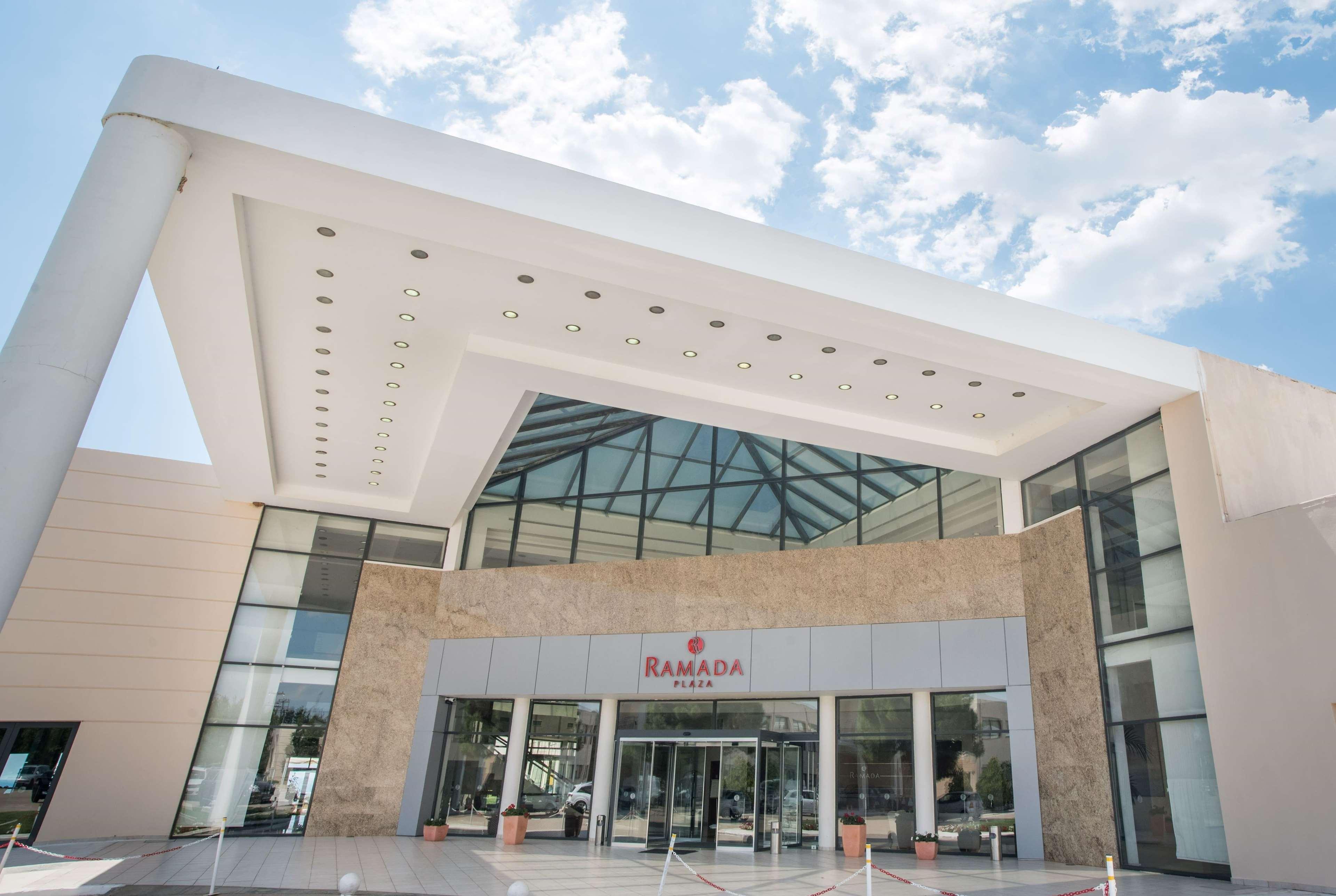 Ramada Plaza By Wyndham Thraki Hotel Alexandroúpolis Ngoại thất bức ảnh The entrance of the hotel