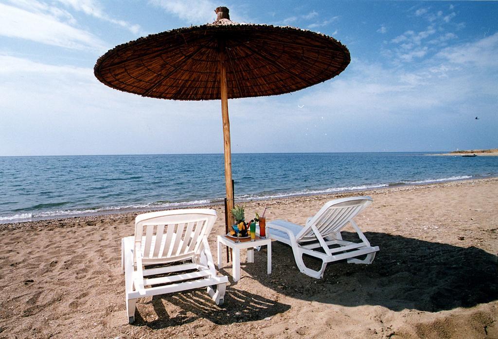 Ramada Plaza By Wyndham Thraki Hotel Alexandroúpolis Ngoại thất bức ảnh A beach umbrella