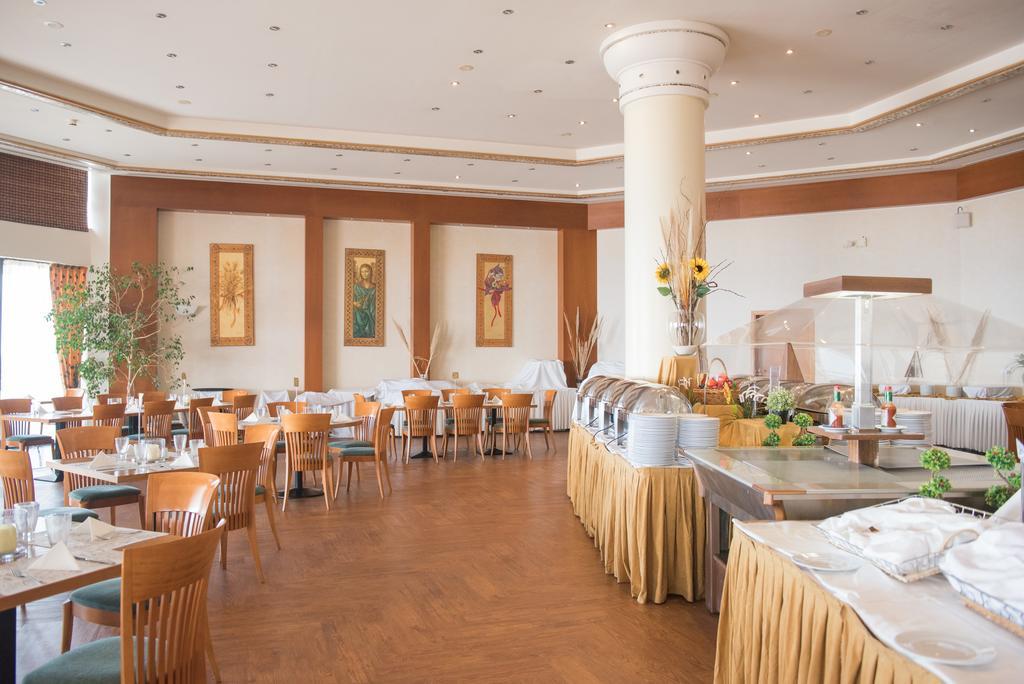 Ramada Plaza By Wyndham Thraki Hotel Alexandroúpolis Ngoại thất bức ảnh The restaurant