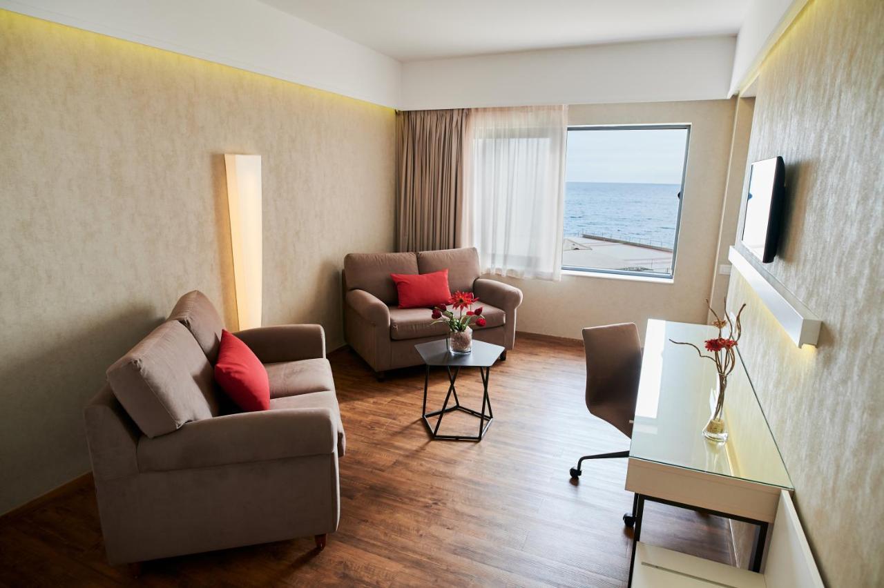 Ramada Plaza By Wyndham Thraki Hotel Alexandroúpolis Ngoại thất bức ảnh A suite at the hotel