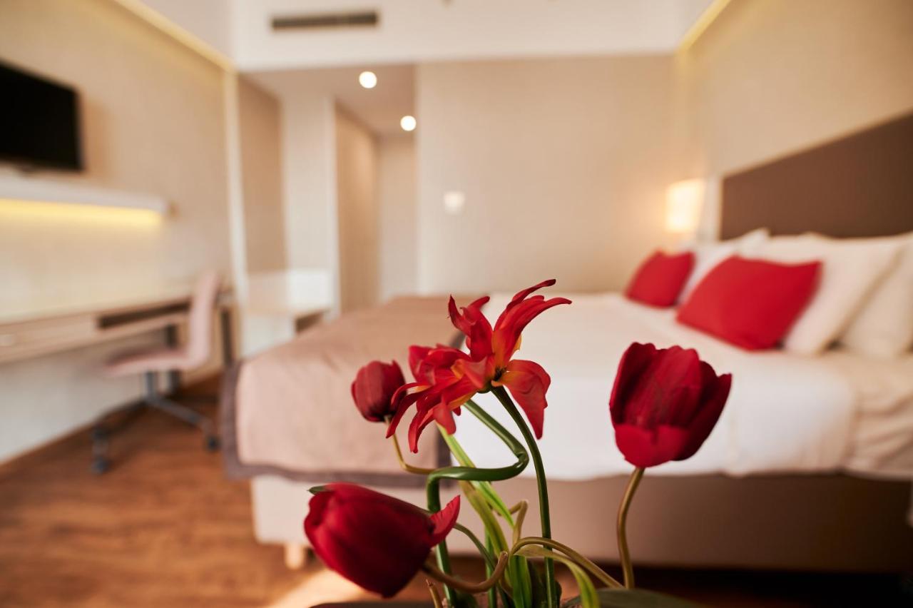 Ramada Plaza By Wyndham Thraki Hotel Alexandroúpolis Ngoại thất bức ảnh A room at the hotel
